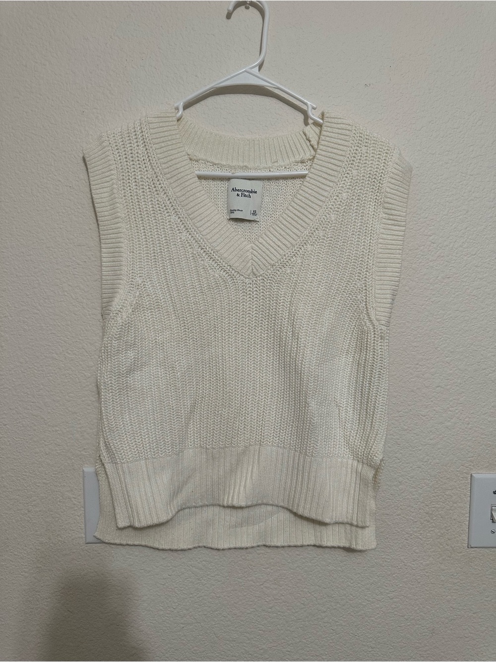 Abercrombie & Fitch Cream V-Neck Knit Vest